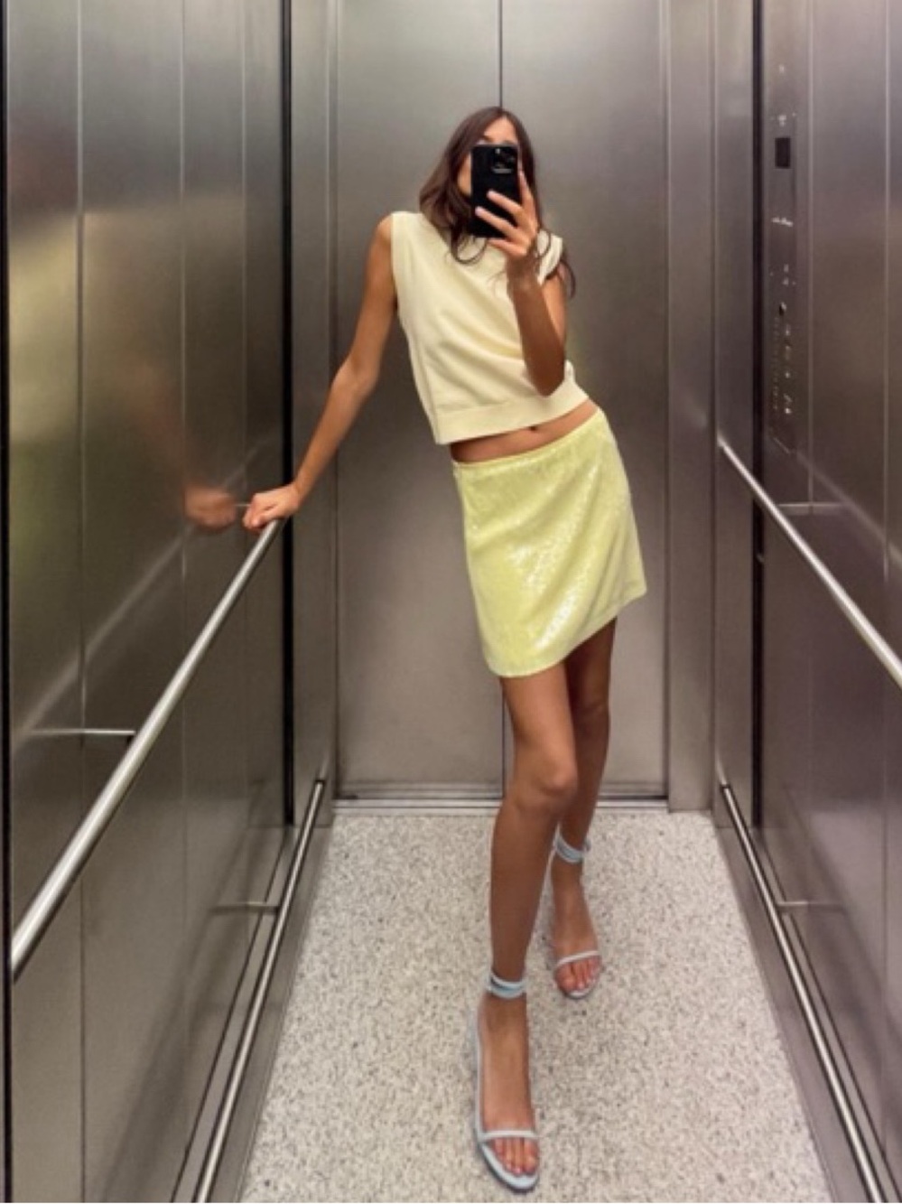 ZARA SEQUIN MINI SKIRT (US M) | LIME GREEN
REF. 3920/098